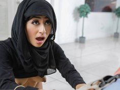 Petite Muslim hottie Binky Beaz shows off her oral skills to her neighbor