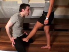 barefeet ballbusting