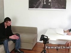 Dude makes female agent cum